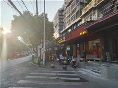 甲秀楼商圈55平门面出租或分租